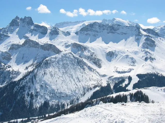Alto Adige, straordinaria nevicata di agosto al Passo dello Stelvio: il video