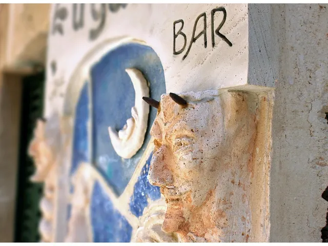 Dipendenti senza mascherina, multa di 1000 euro per un bar a Ischia