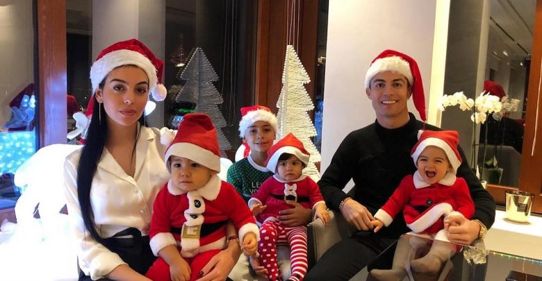 Il Natale di CR7, in visita ai bambini in ospedale