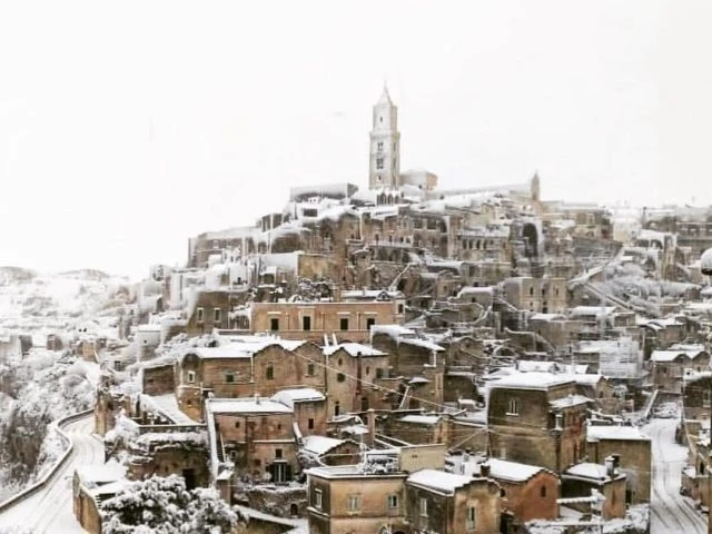 Neve a Matera, le immagini che incantano il web. Guarda il video