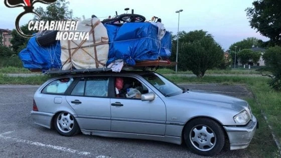 Da Bari a Savona con la camera da letto sull’auto, i carabinieri gli ritirano la patente