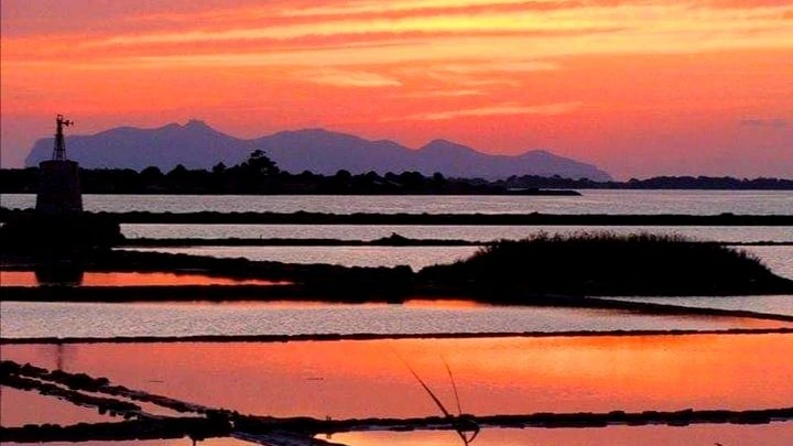 Sulla Salina di Marsala una pedana per ammirare lo spettacolo del tramonto