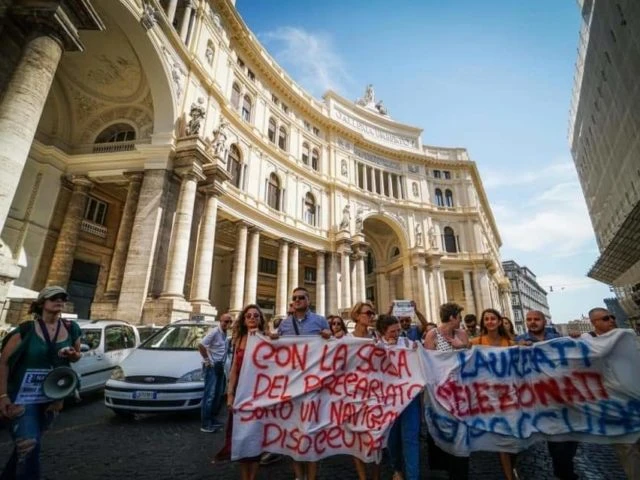Scontro istituzionale sui Navigator campani: ancora in bilico le assunzioni