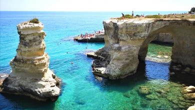 Photo of Come e perché devi visitare i Faraglioni di Sant’Andrea, una meraviglia assoluta