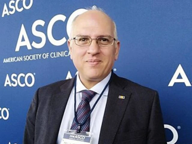 Covid-19, il libro degli scienziati cinesi con introduzione di Paolo Ascierto