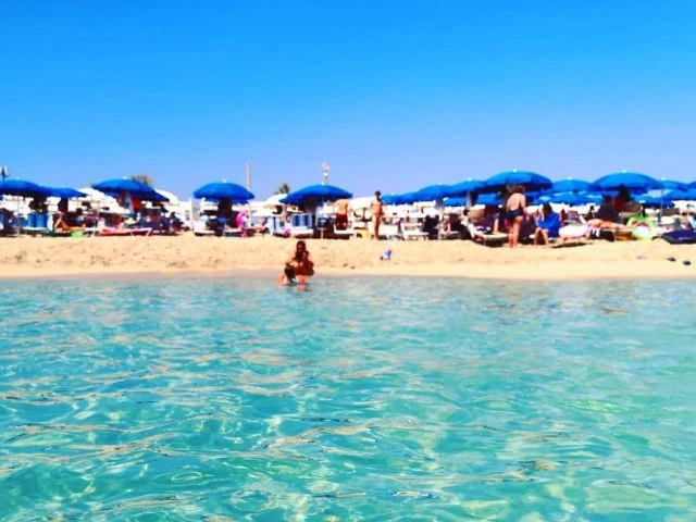 Mondragone, nascono le spiagge a tema: grandi disabilità, animali domestici, lettura e sport