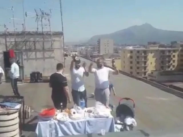 Palermo bivacco tetti video