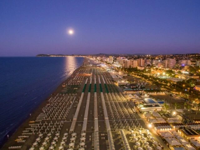 Il Sindaco di Riccione ci crede: al via lo spot Sotto il Sole di Riccione 2020