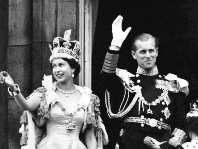 Filippo di Edimburgo compie 99 anni: la nuova immagine con la Regina