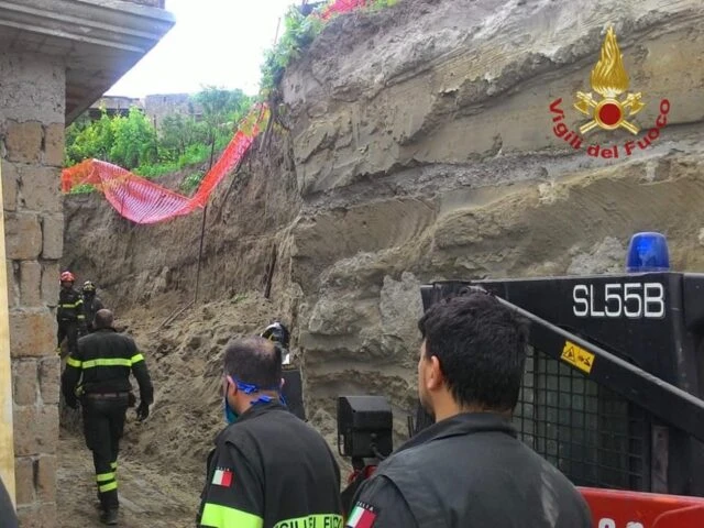 Tragedia a Napoli: morti due operai sul lavoro nel quartiere di Pianura