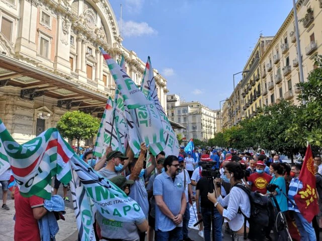 manifestazione operai Whirlpool napoli