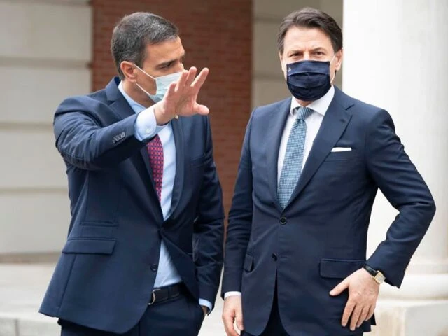 Recovery Fund, Paniccia: ora l'Italia leader mediterraneo. “Si tratta di un accordo consistente. Che non possiamo negare. Rispetto a ciò che eravamo abituati a vedere a livello europeo, tra gli accordi che ci riguardano, questo ha ottenuto un risultato assolutamente migliore rispetto al passato. Si tratta di una constatazione.” A dirlo, interpellato da Herald Italia, è il professor Arduino Paniccia, analista ed esperto di geopolitica, Presidente della Scuola di Guerra Economica e Competizione Internazionale di Venezia ASCE. L'analista di strategia militare, tra i più autorevoli esperti di geopolitica del Paese, ha premiato la trattativa condotta da Giuseppe Conte. "Il fatto che sia il Paese maggiormente beneficiario, potrebbe indurre a far credere che l’Italia sia il Paese più debole. Ma non è affatto così. Gli oltre 200 miliardi del Recovery Fund premiano la capacità di contrattazione italiana" ha detto Arduino Paniccia. "In realtà - prosegue - questo risultato ci può far riflettere sulle future possibilità che ha l’Italia che ha di trattare anche per il futuro." Recovery Fund, Paniccia: Italia può essere leader del mediterraneo L'Italia, dunque, può essere secondo Paniccia un Paese che interpreta finalmente un ruolo diverso, di vera potenza europea. "Non so se poi questo riuscirà ad incidere sull’alleanza franco-tedesca che continua a guidare l’europa. Tuttavia si è per la prima volta palesato che un Paese dell’area del mediterraneo ha davvero voce in capitolo. Questa è la chiave più interessante di questo accordo." Un accordo che, secondo l'esperto di geopolitica, va interpretato nel suo significato più profondo. "Non si può non cogliere alcuni aspetti che se sfruttati in maniera nuova e più incisiva dal nostro Paese potrebbero cambiare gli equilibri geopolitici europei. Il ventennale asse tedesco-francese, che ha controllato l’europa, ha dimostrato ultimamente molte crepe. La Merkel a un certo punto dovrà uscire di scena. Non è detto che la linea così dura che abbiamo visto finora, sia stata giusta." Che cosa manca all'Italia secondo l'esperto di geopolitica "La situazione generale odierna - ha continuato il professor Paniccia - questa volta ha aiutato. Con questo nuovo scenario, con una consapevolezza diversa e una leadership tedesca non più egemone come prima, l'Italia iniziare un nuovo ciclo nei rapporti con i partners europei."  Ma c'è, per raggiungere quest'ultimo obiettivo, qualcosa che ancora manca all'Italia, secondo Arduino Paniccia. "Cosa manca all’Italia? Stavolta ha dimostrato che esiste un Paese del mediterraneo che può essere centrale. A noi manca un’alleanza regionale, che sia in grado di proiettare l'Italia come Paese leader di un’area mediterranea." Il riferimento, come possibili alleati, è ai Paesi mediterranei come Spagna, Portogallo o Grecia. "Vicevera, l'Italia potrebbe provare nel difficile obiettivo di affiancare i grandi, soprattutto Germania e Francia. Quest'ultimo Paese ha problemi piuttosto seri al suo interno che tende a nascondere, a differenza dell'Italia che opera su un piano di chiarezza rispetto alle situazioni interne." "Le esigenze francesi, molti più simili rispetto a quelle dei Paesi dell'area mediterranea, hanno giocato un ruolo chiave nelle trattative. La nuova Europa è fatta di alleanze regionali. Lo dimostrano i cosiddetti Paesi frugali a nord dell'Europa. Noi potrebbe essere a capo di area mediterranea, su questo potrebbe lavorare Conte per arrivare ad essere leader anche a livello europeo". 