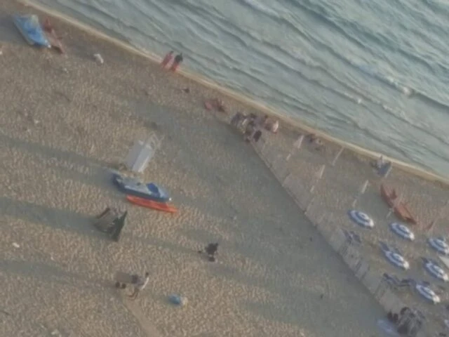 Rifiuti in spiaggia e vicino al mare, bufera dei cittadini a Gaeta