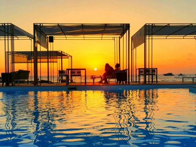 Nabilah Sabatico, l'evento dell'estate tra musica e tramonto in riva al mare