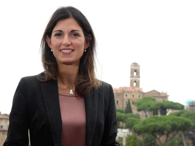 Ok alla ricandidatura di Virginia Raggi